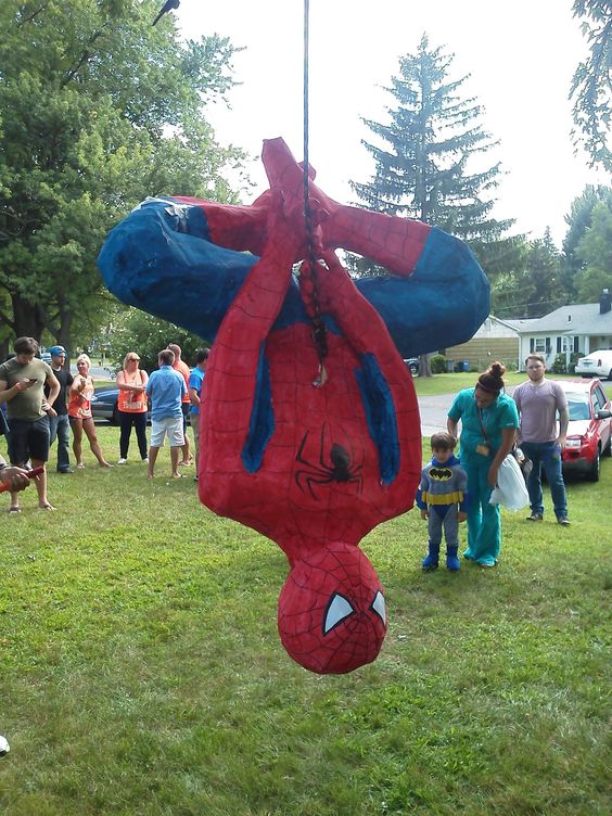  Festeja una fiesta de feliz cumpleaños de Spiderman!