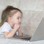 Ayuda a tus hijos a estudiar en línea de forma divertida
