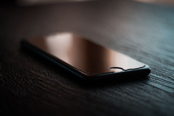 Apagar el celular en ciertos horarios puede ser una regla para su uso equilibrado en adolescentes.